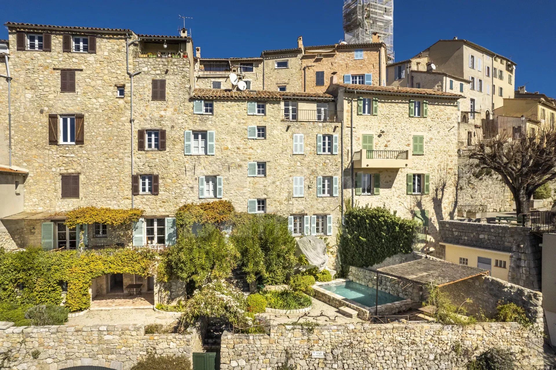 06740 CHÂTEAUNEUF-GRASSE VILLA