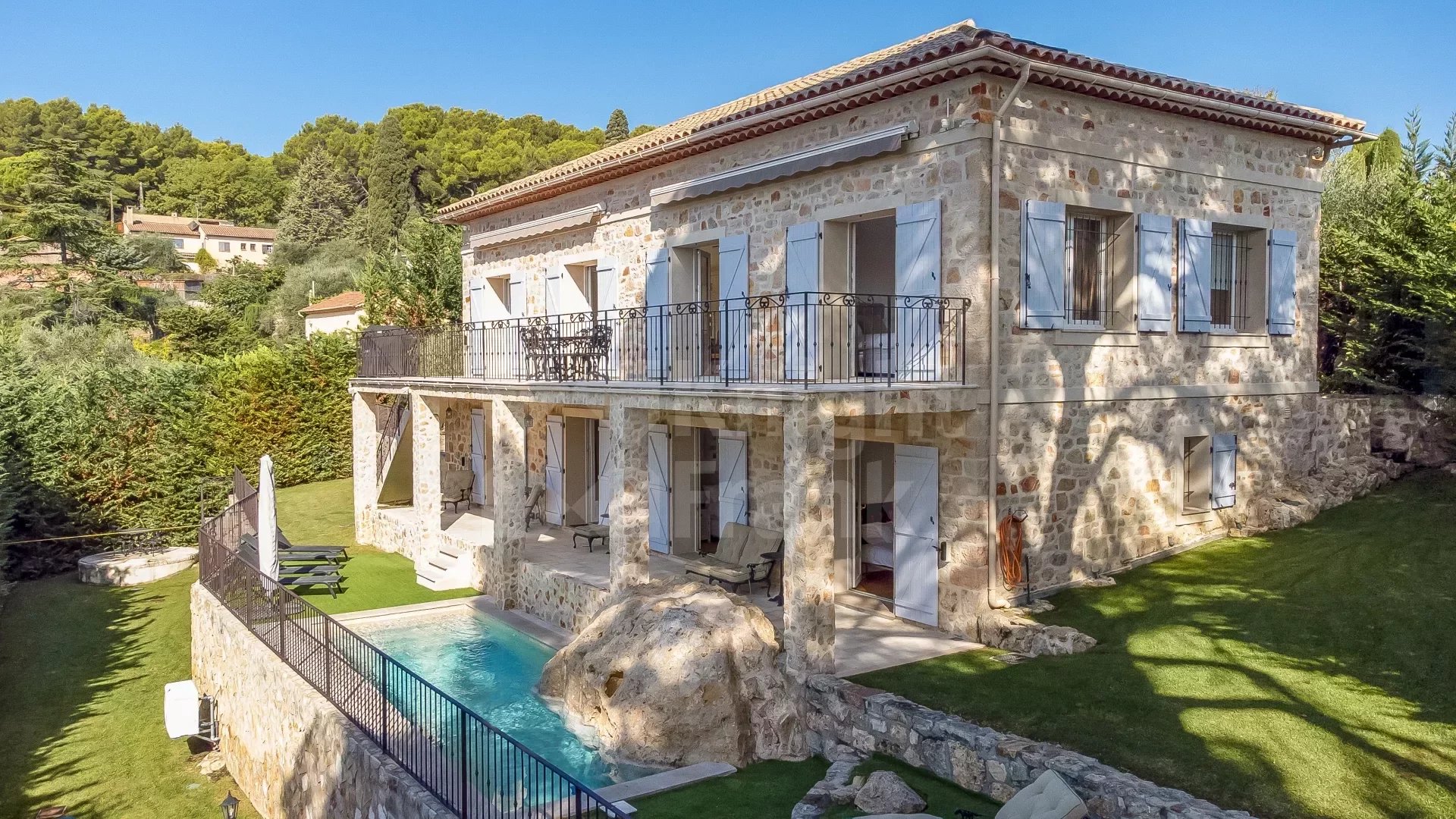 06250 MOUGINS VILLA