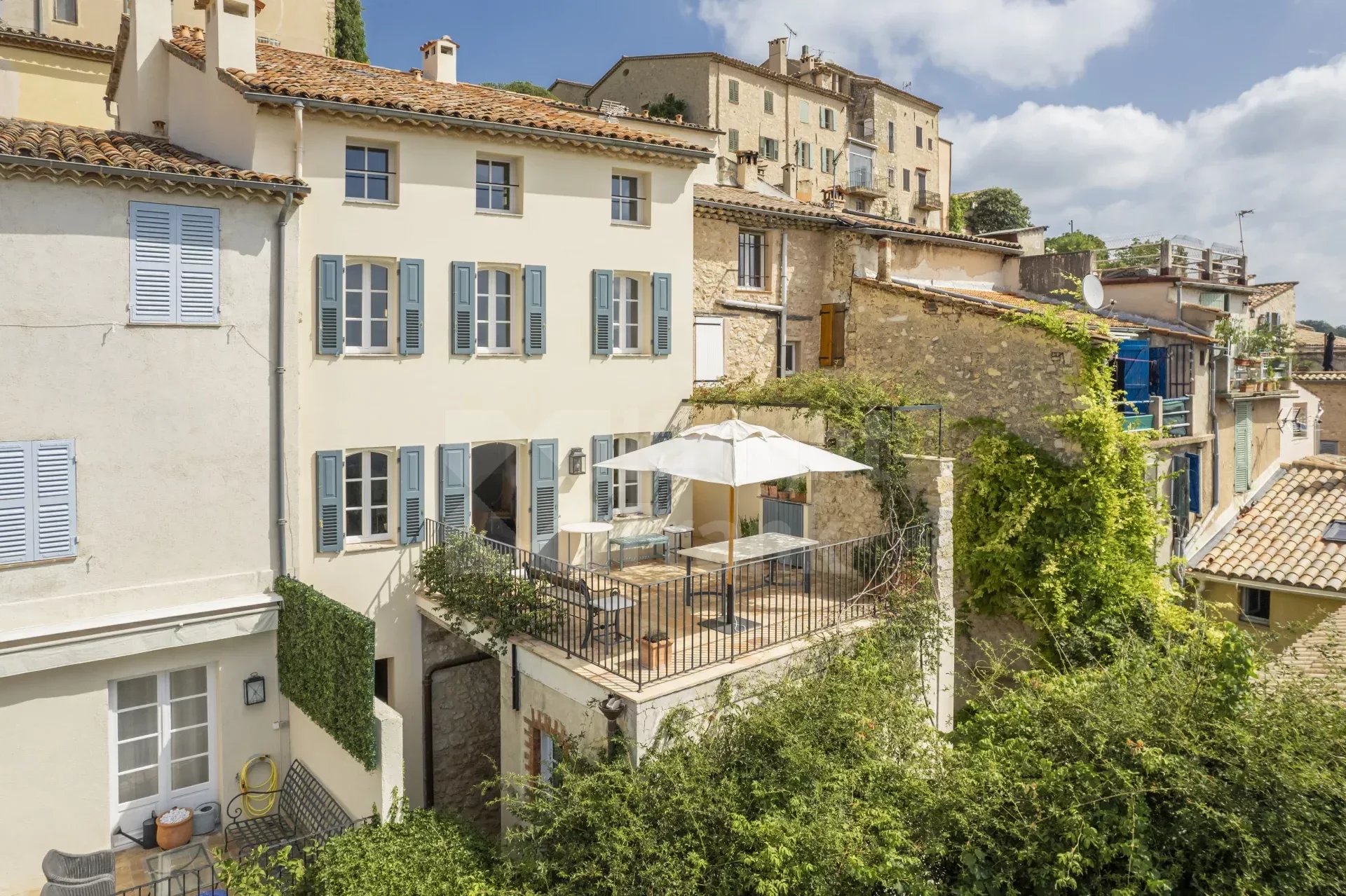 06740 CHÂTEAUNEUF-GRASSE VILLA