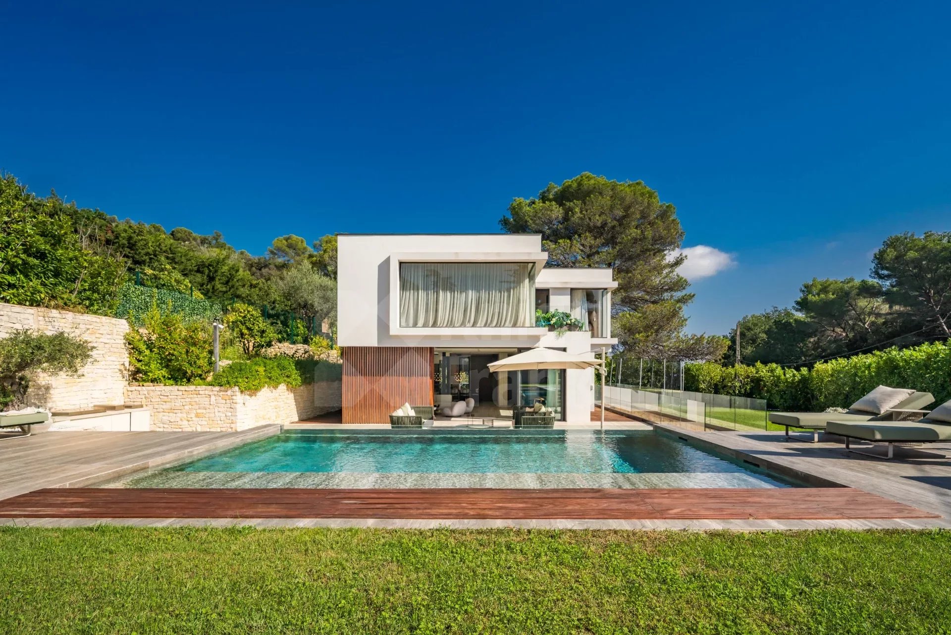 06400 CANNES VILLA