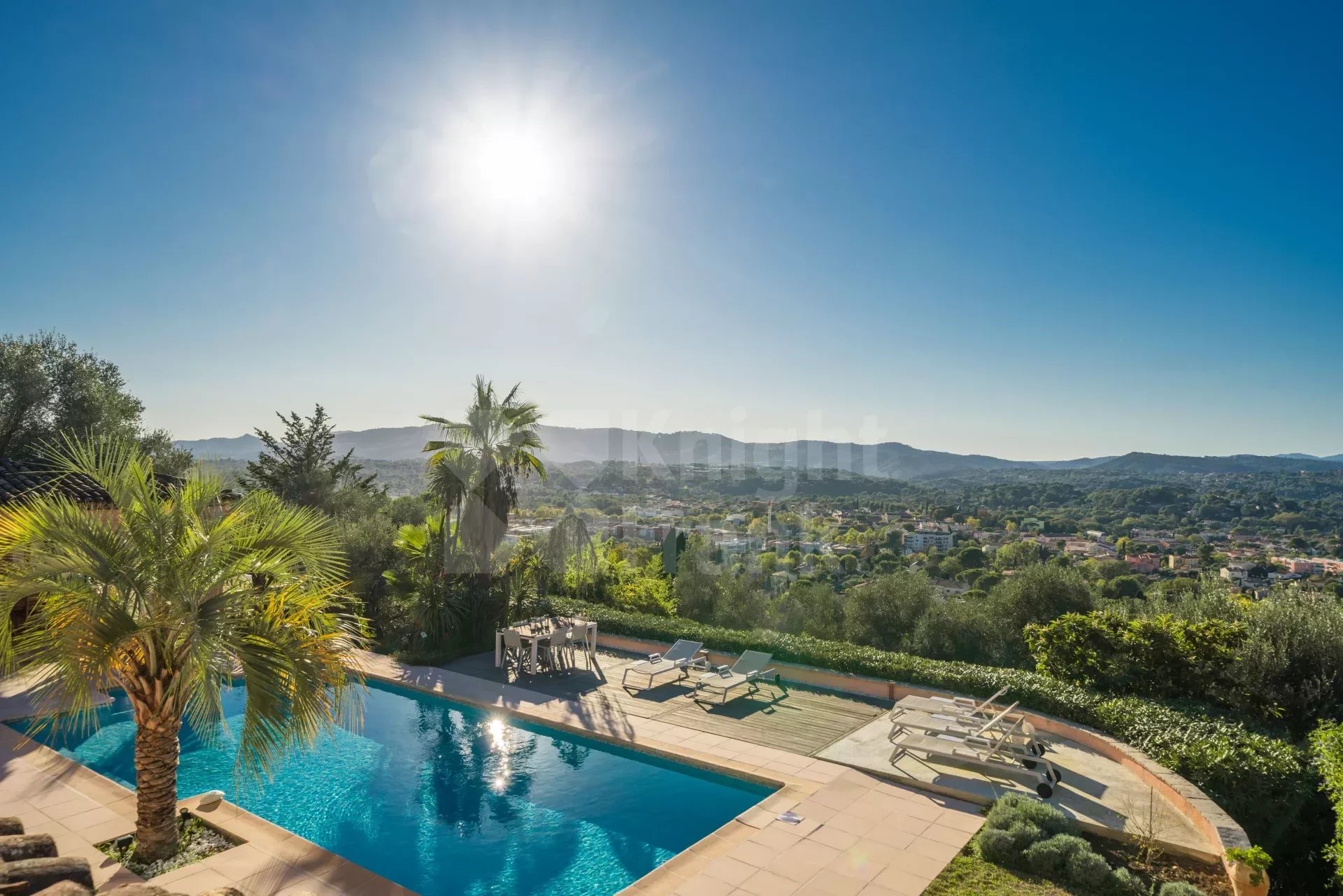 06250 MOUGINS VILLA