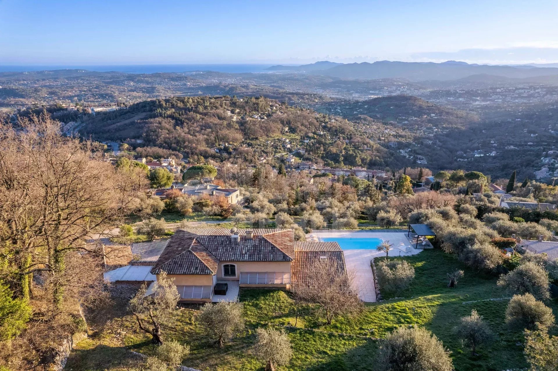 06740 CHÂTEAUNEUF-GRASSE VILLA