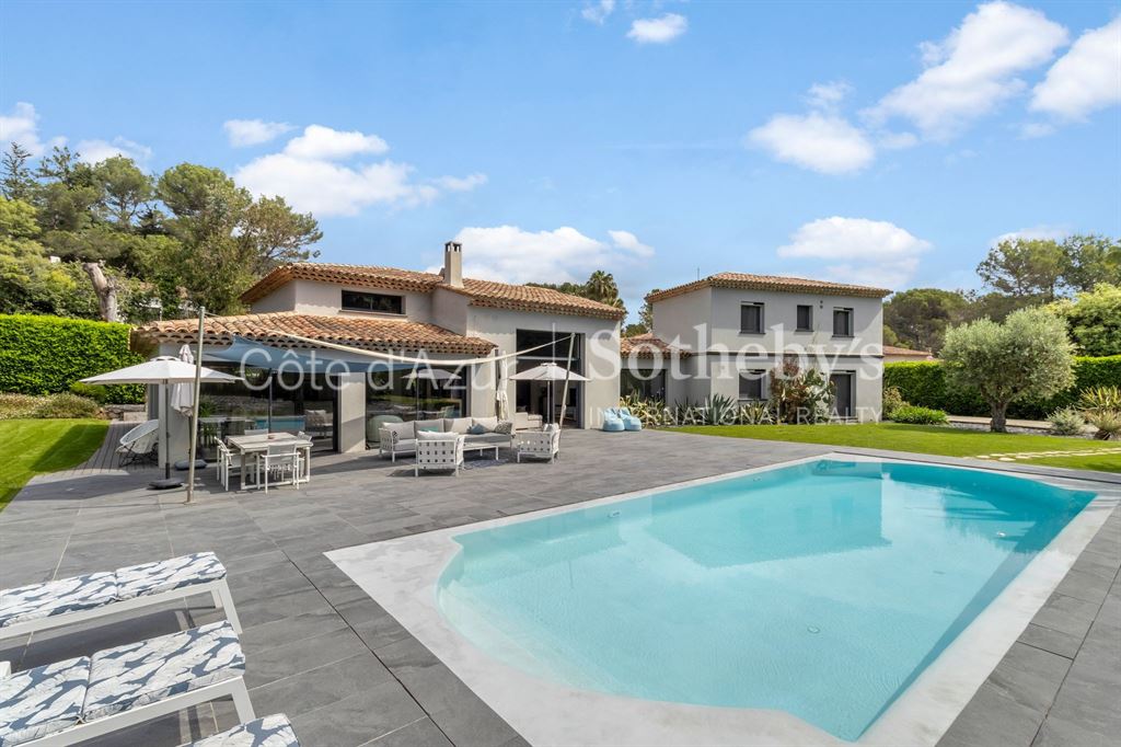 06250 MOUGINS VILLA