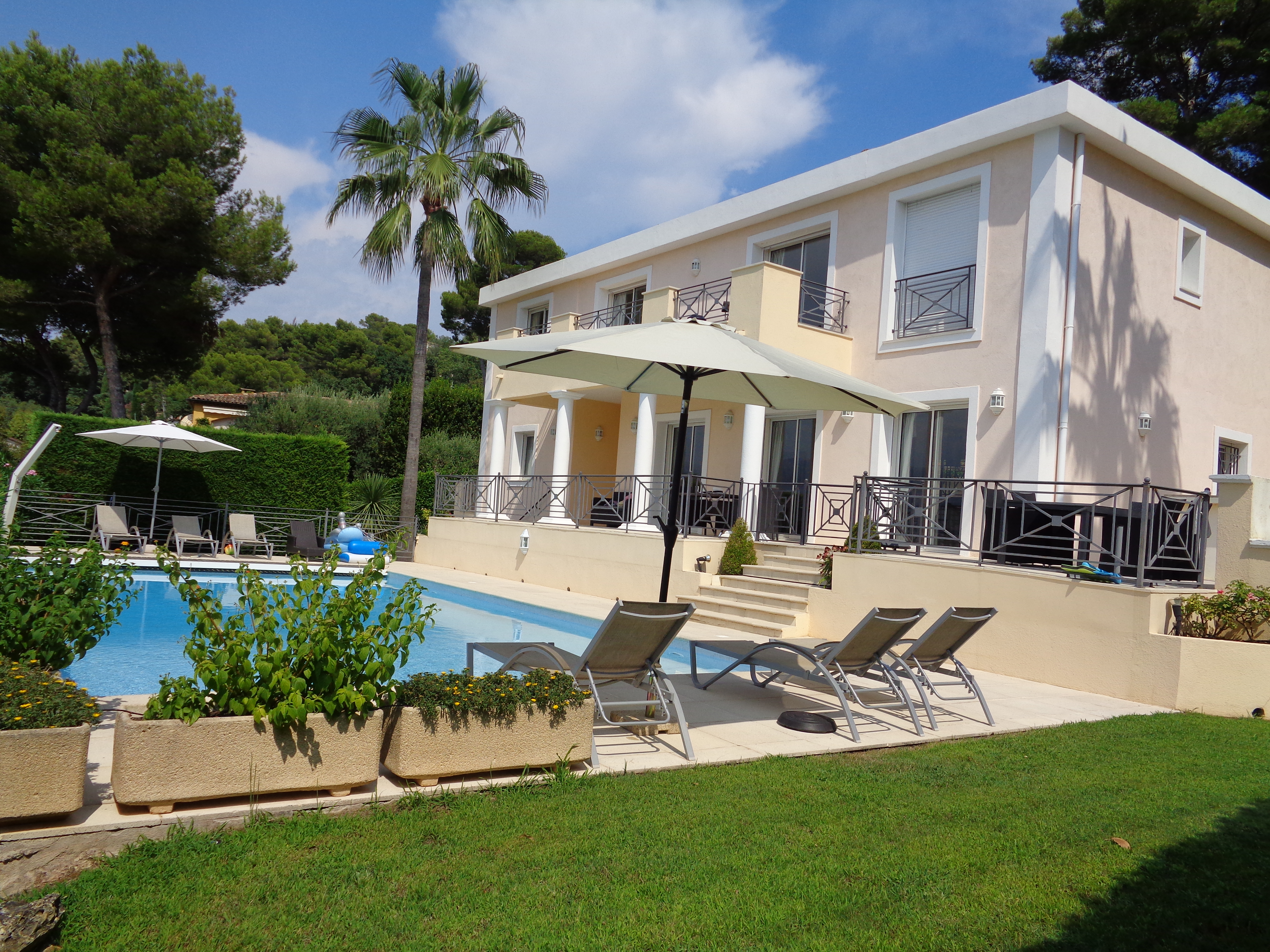 06250 MOUGINS VILLA