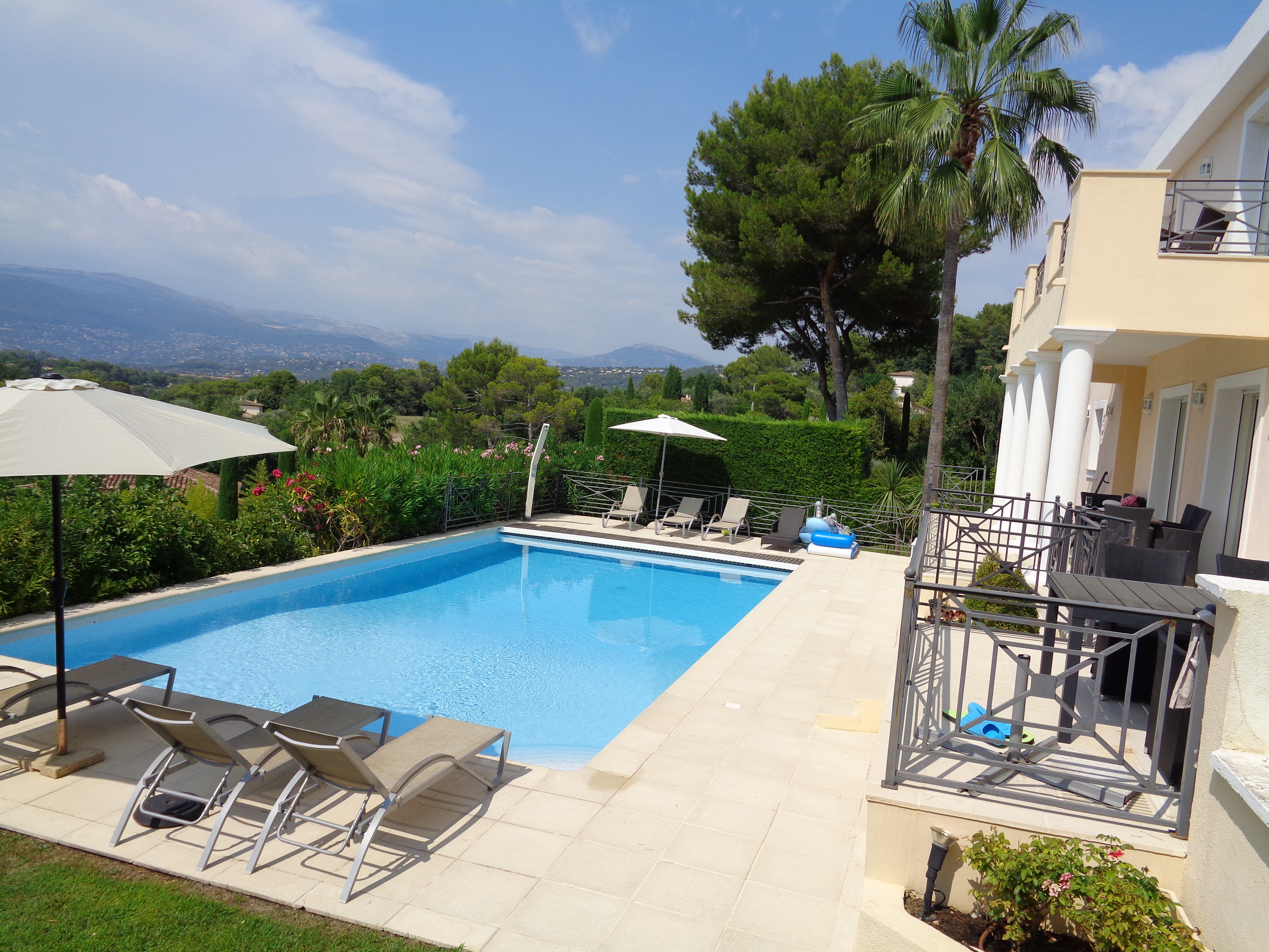 06250 MOUGINS VILLA