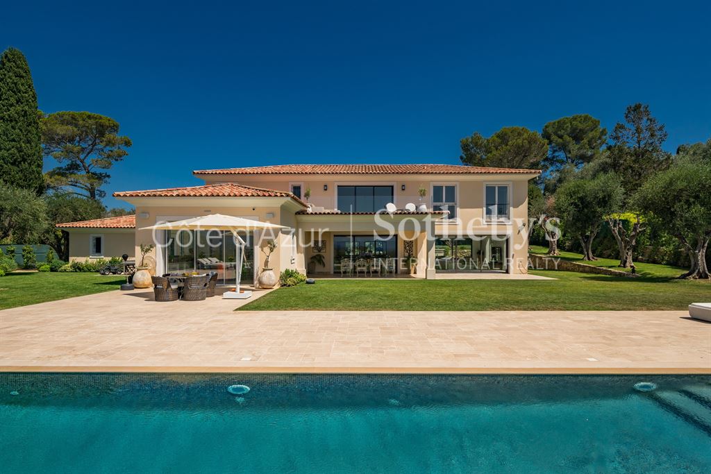 06250 MOUGINS VILLA