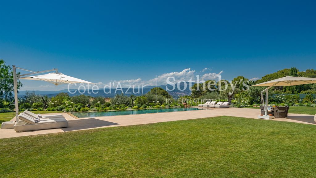 06250 MOUGINS VILLA