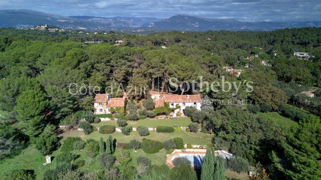 06250 MOUGINS VILLA