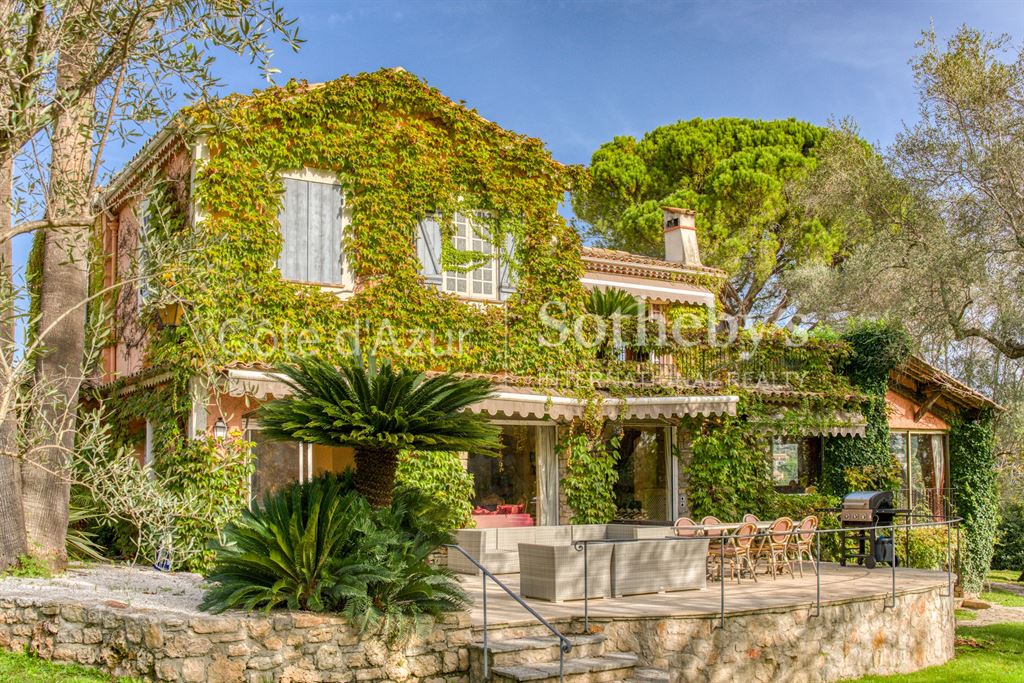 06250 MOUGINS VILLA