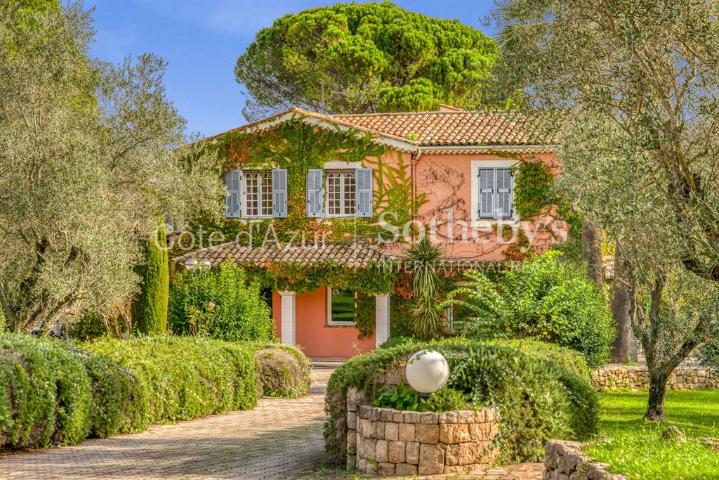 06250 MOUGINS VILLA